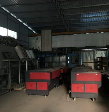 thanh lý máy cắt vải laser khổ 1m6